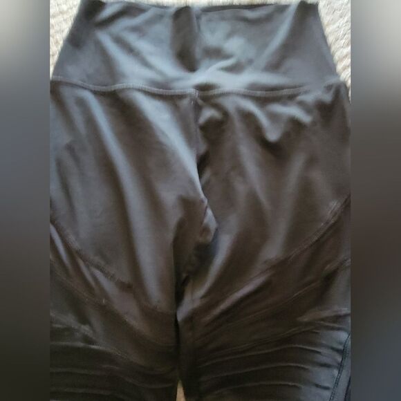 Aerie Black High-Waisted Leggings - Picture 4 of 9